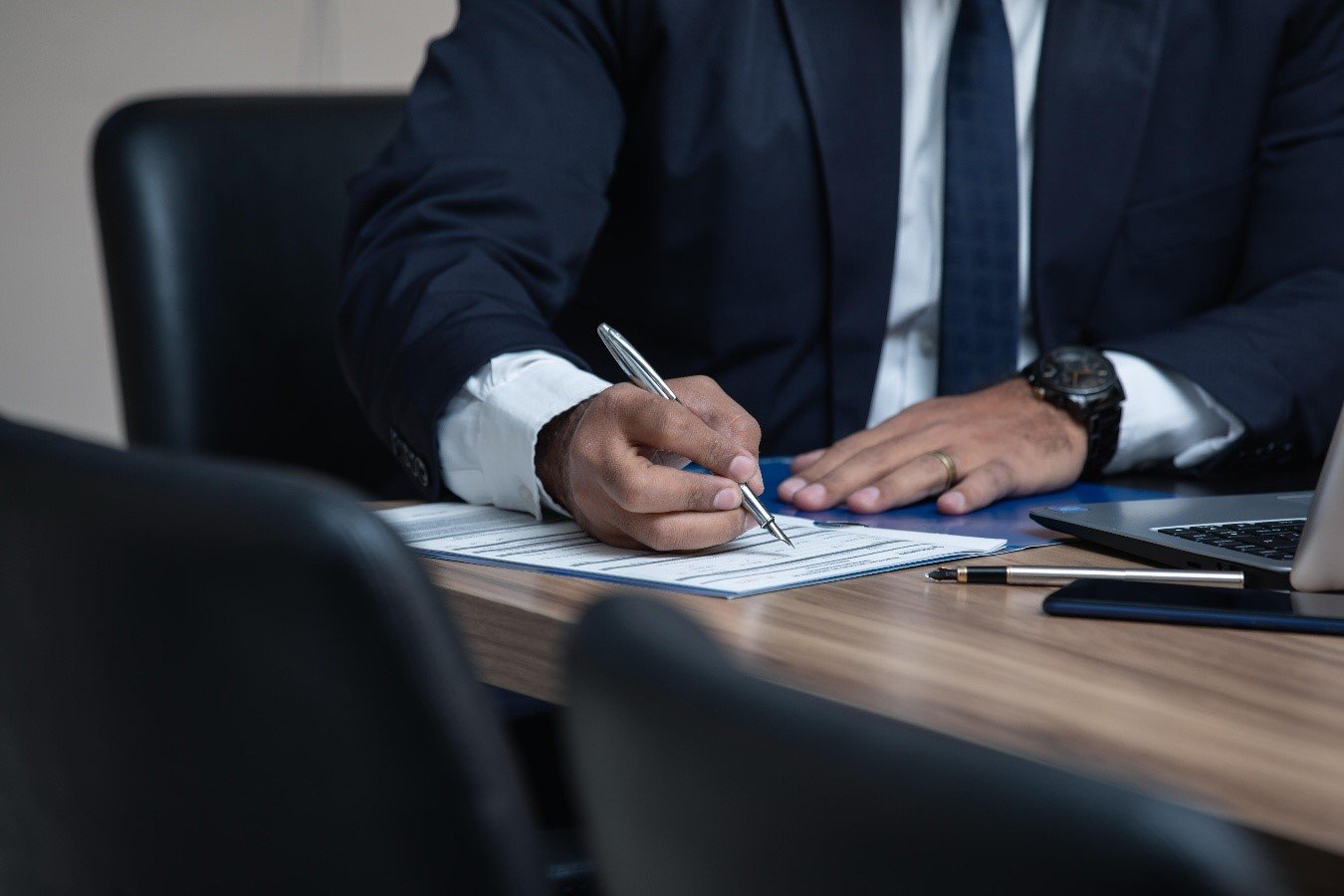 Abogado Experto en Derecho Laboral: Guía de Contratación